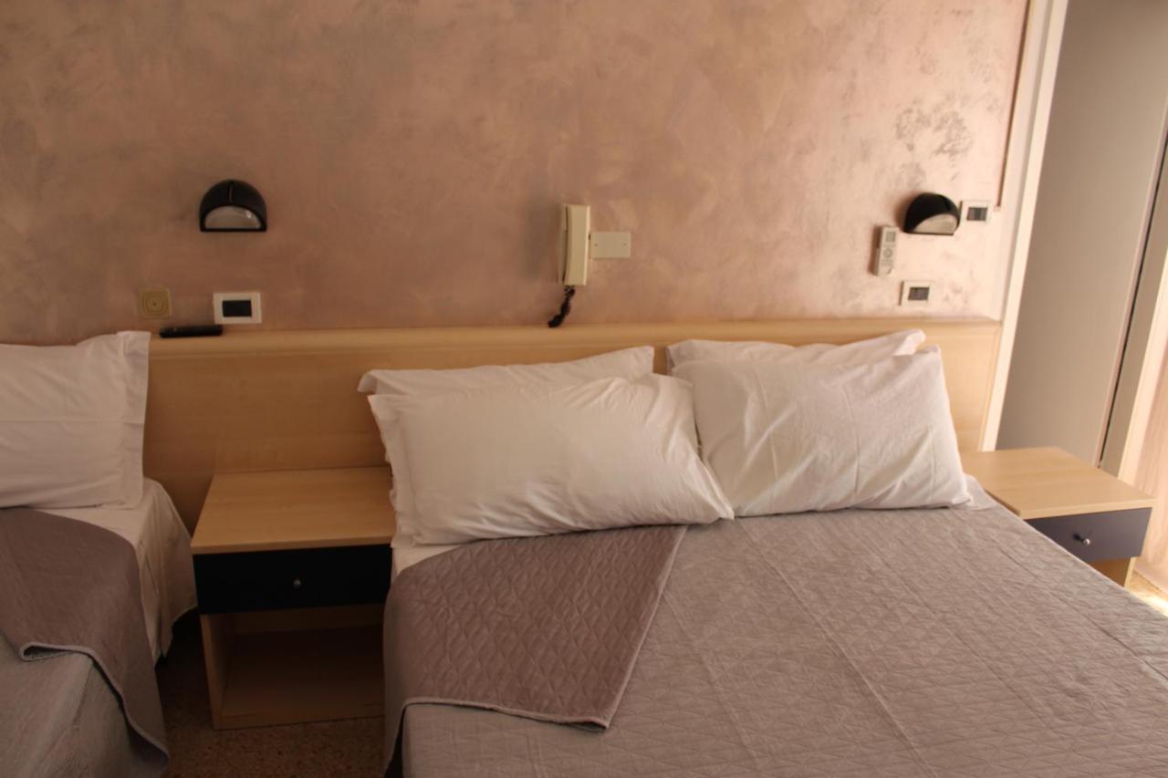 Hotel Mora 리미니 외부 사진