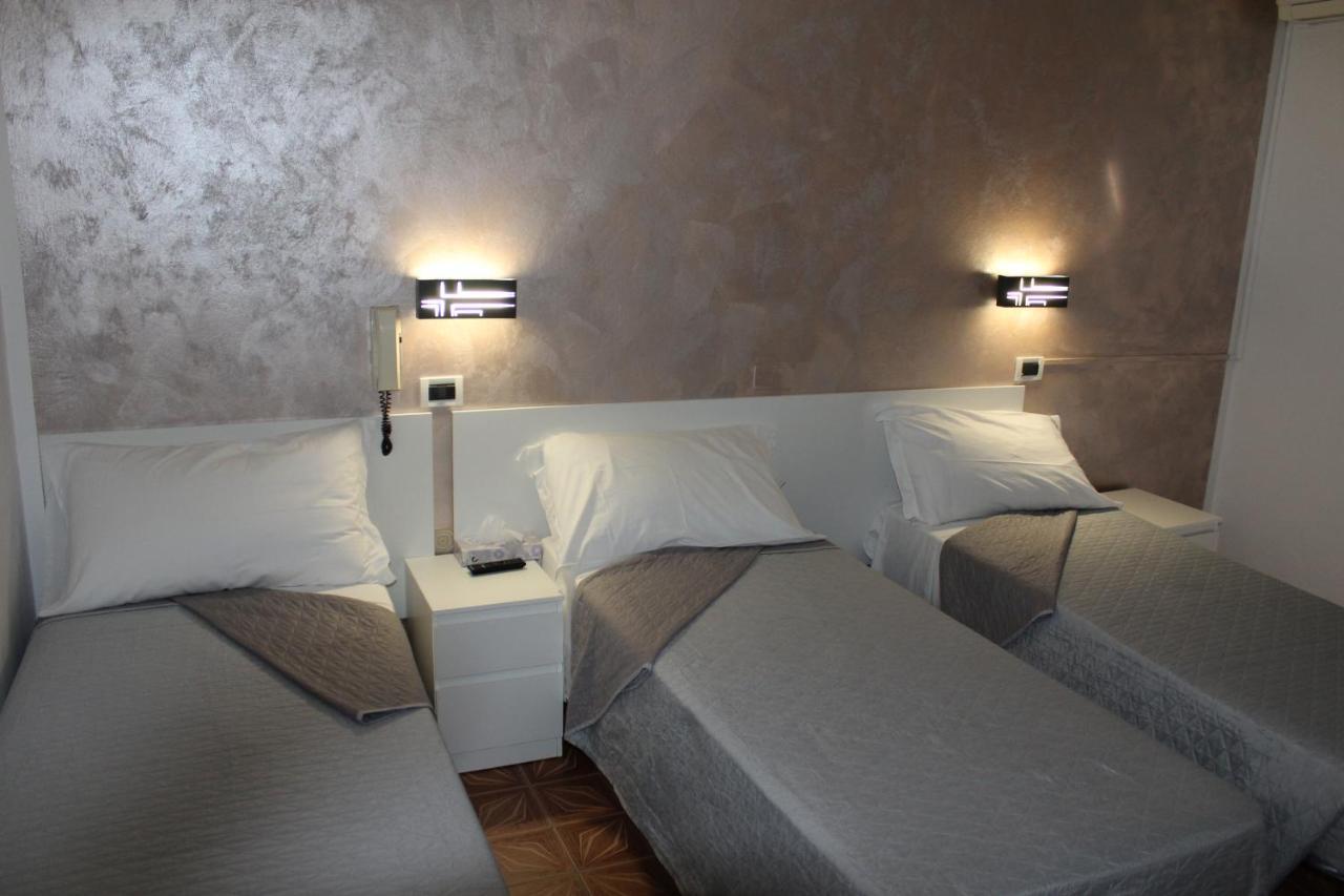 Hotel Mora 리미니 외부 사진
