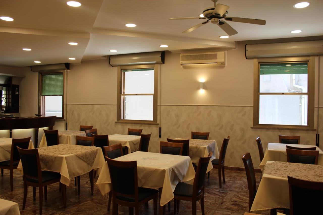Hotel Mora 리미니 외부 사진
